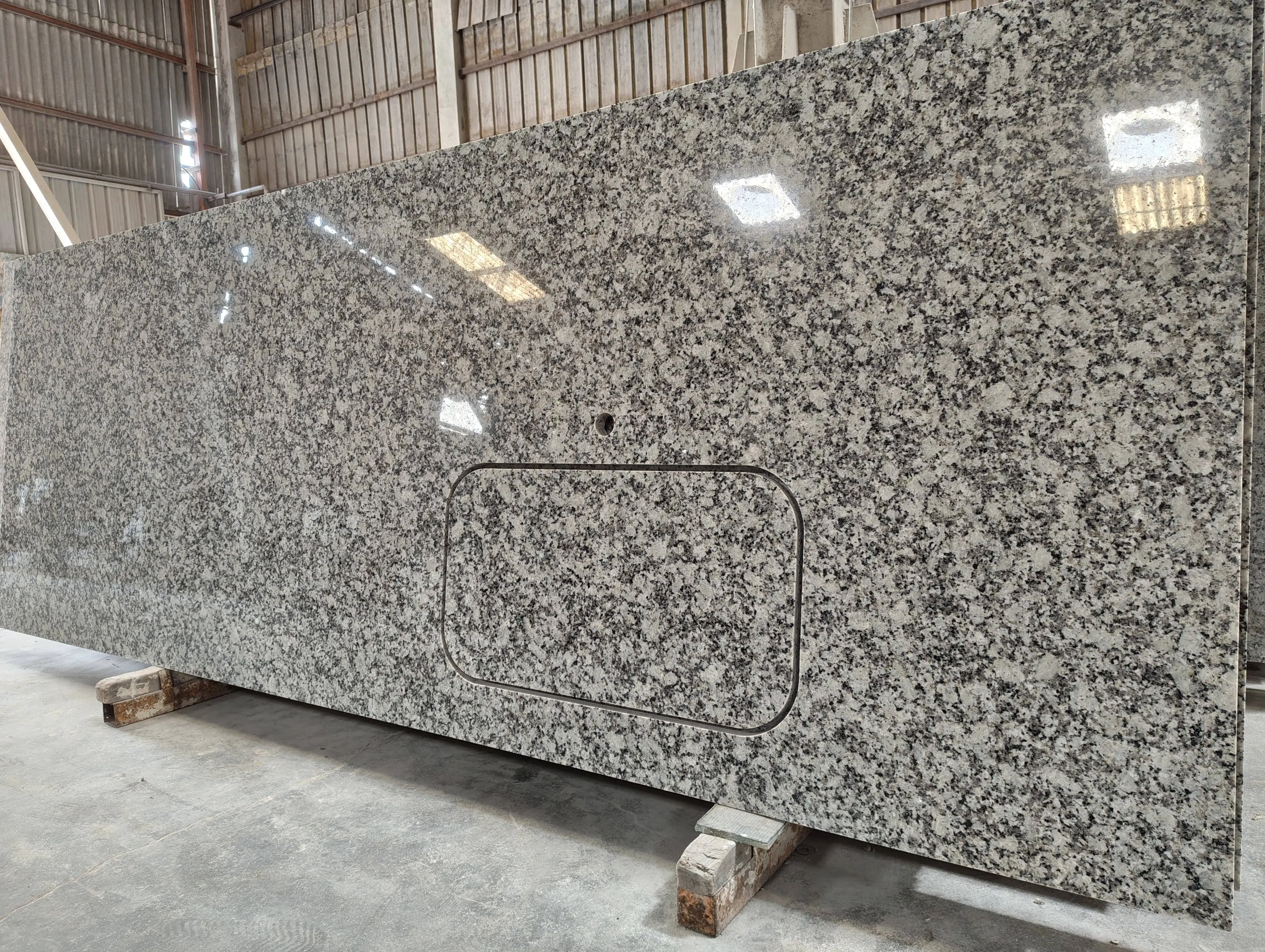Quartz slabs and countertops in US